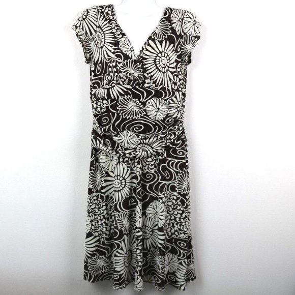 Maggy London Dresses & Skirts - Maggy L Floral Cap Sleeve Dress with Ruching